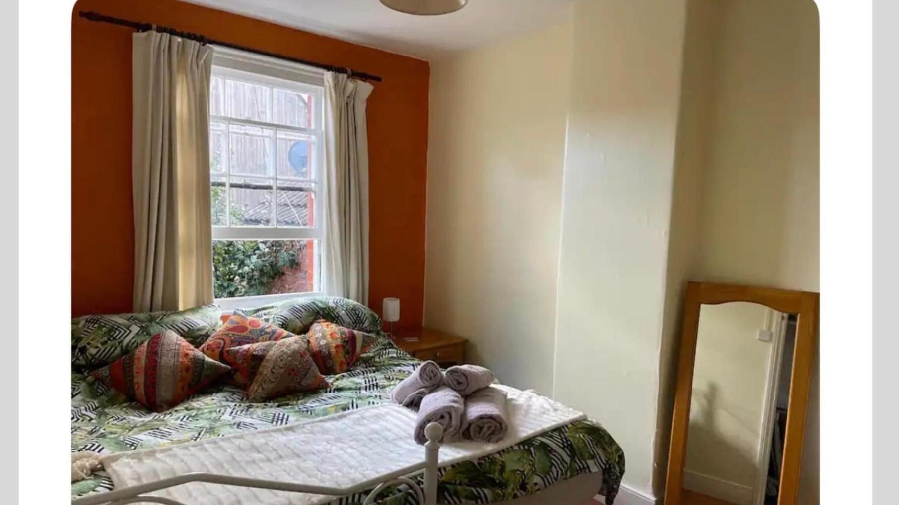 Homestay In The Heart Of Avalon Glastonbury Exterior photo